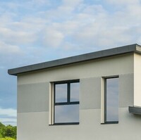 Plochá strecha na rodinnom dome prináša množstvo výhod, ktoré vám v dnešnom článku predstavíme.